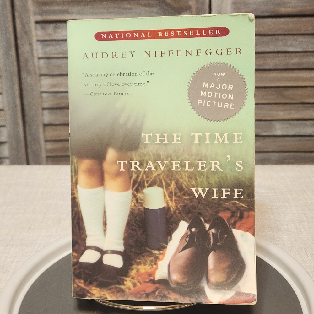 🖤 The Time Traveler's Wife by Audrey Niffenegger Large Paperback